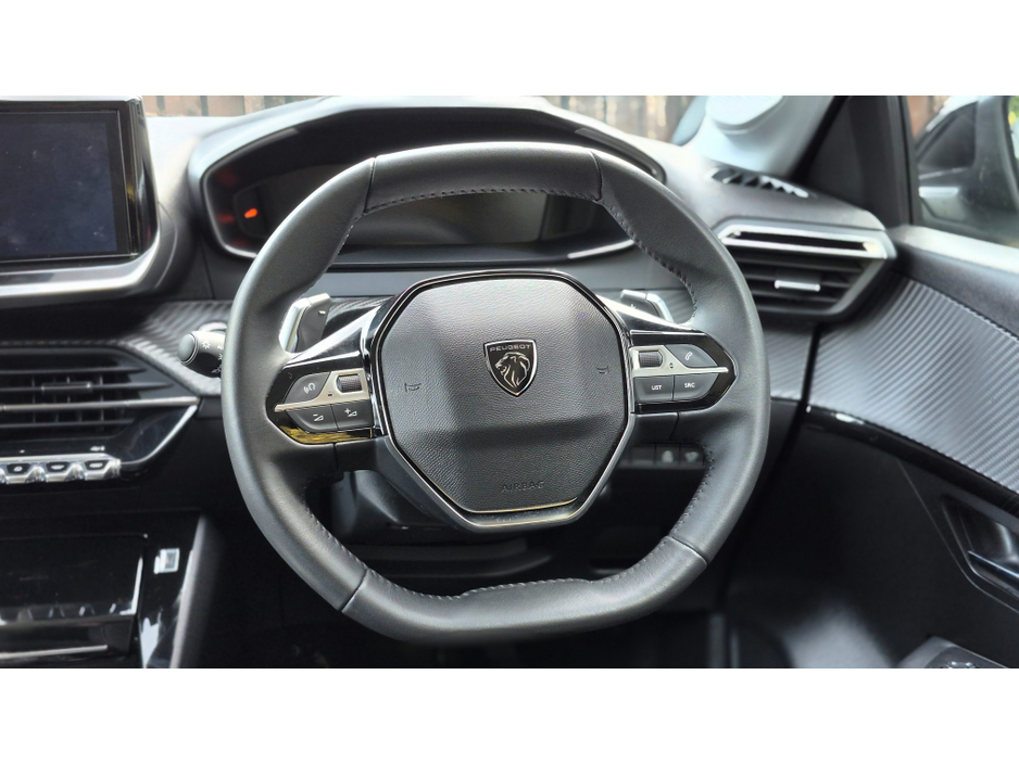 2025 Peugeot 208 - image 18