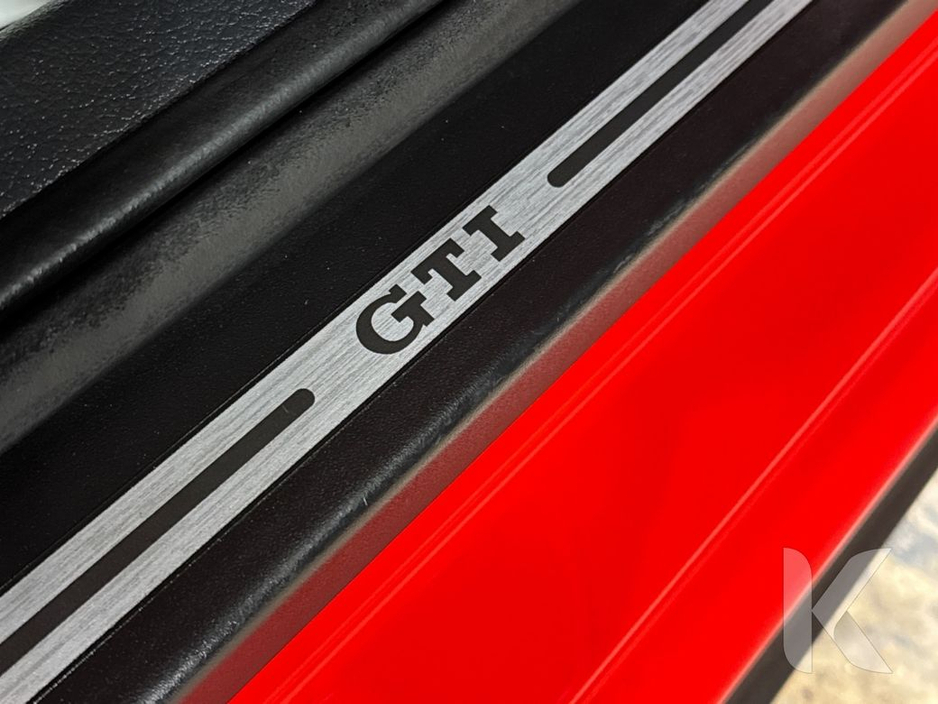 2015 Volkswagen Polo - image 27