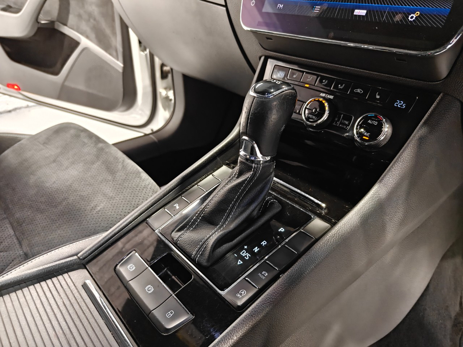 2018 Skoda Superb - image 14