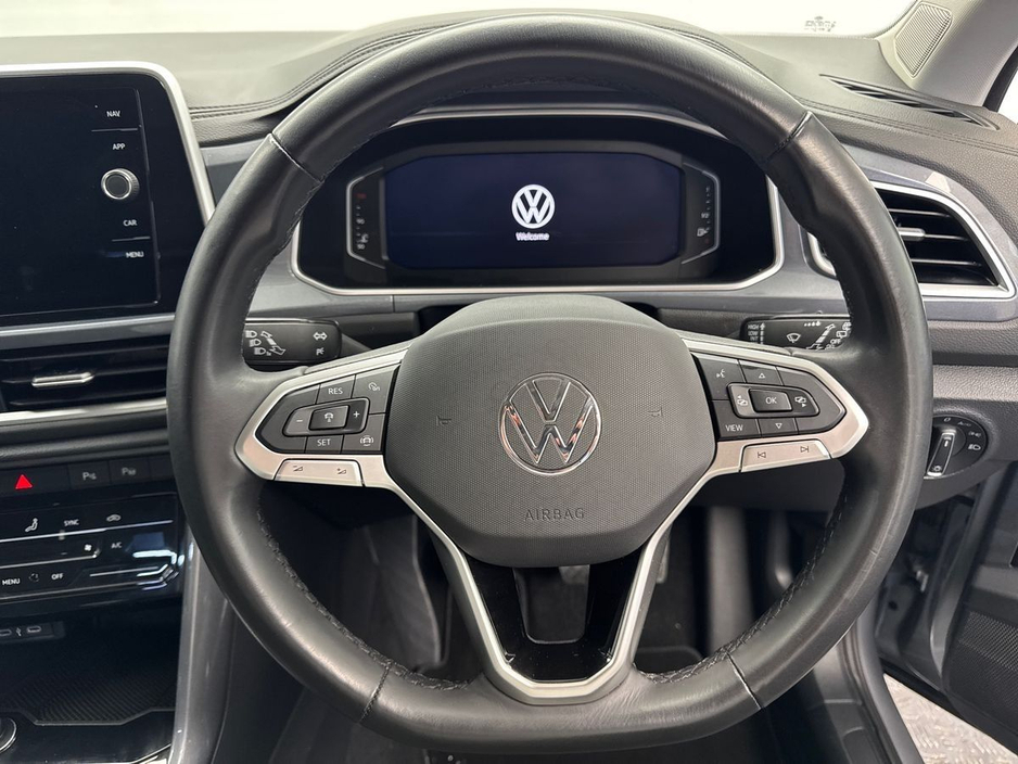 2024 Volkswagen T-Roc - image 13