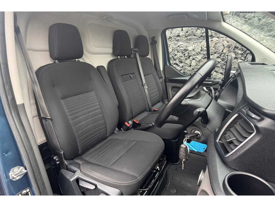 2022 Ford Transit - image 9