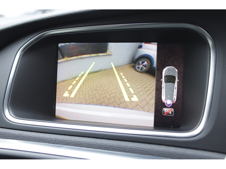 2017 Volvo V40 - image 14