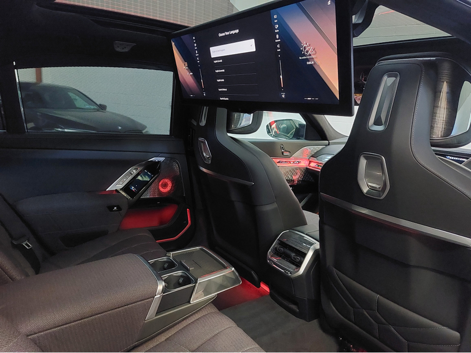 2024 BMW i7 - image 13