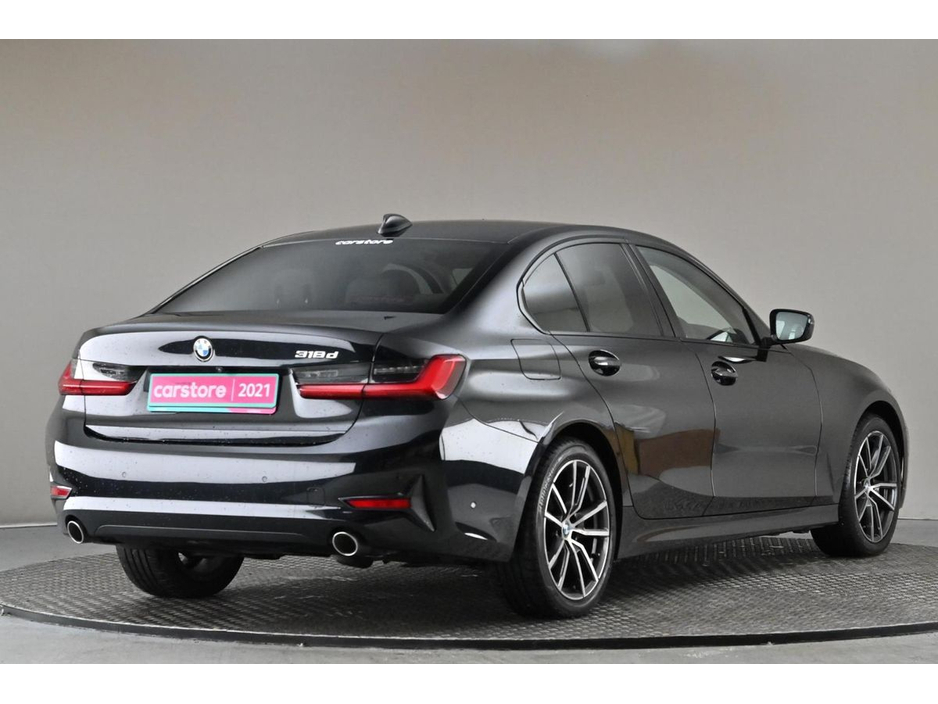 2021 BMW 3 Series - image 9