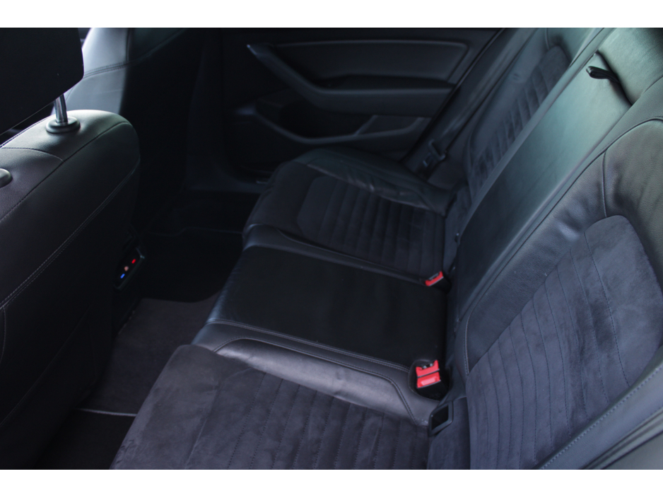 2015 Volkswagen Passat - image 18