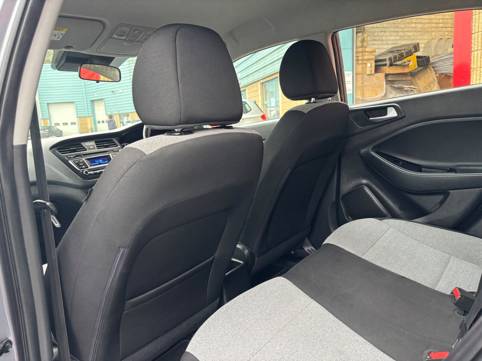 2015 Hyundai i20 - image 12