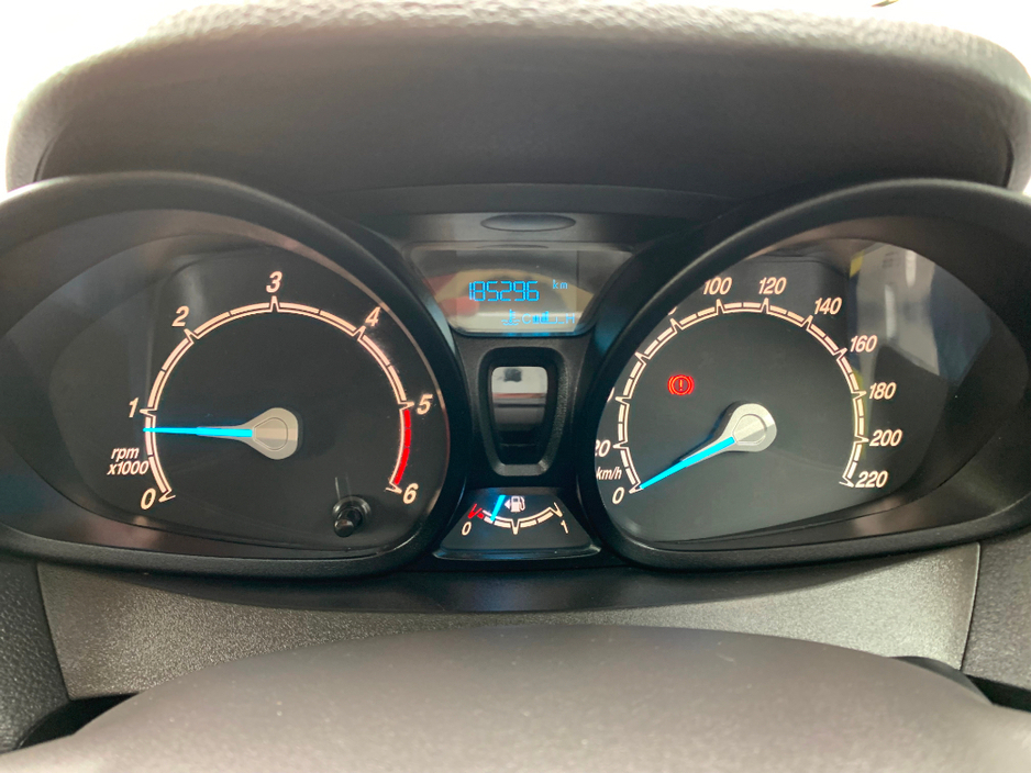 2018 Ford Transit Courier - image 17