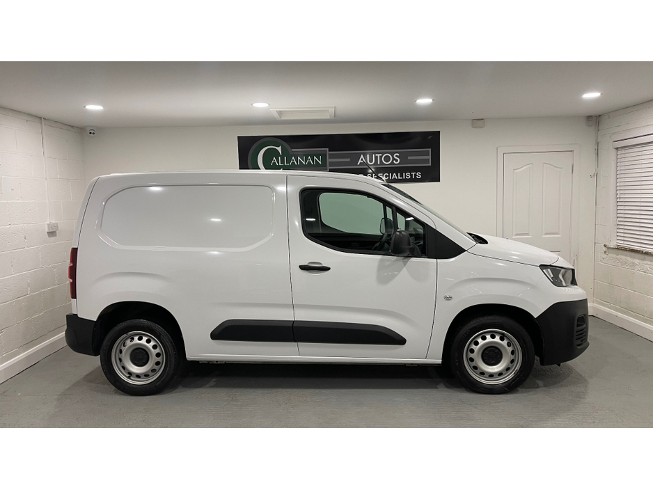 2024 Peugeot Partner - image 4