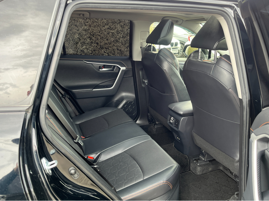 2022 Toyota Rav4 - image 9
