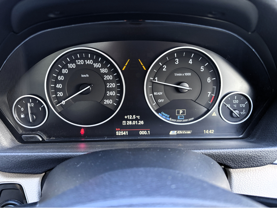 2016 BMW 3 Series 330e LUXURY SALOON €19,950