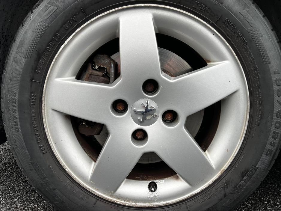 2011 Peugeot 207 1.4 SE 94 BHP LOW KM €2,900