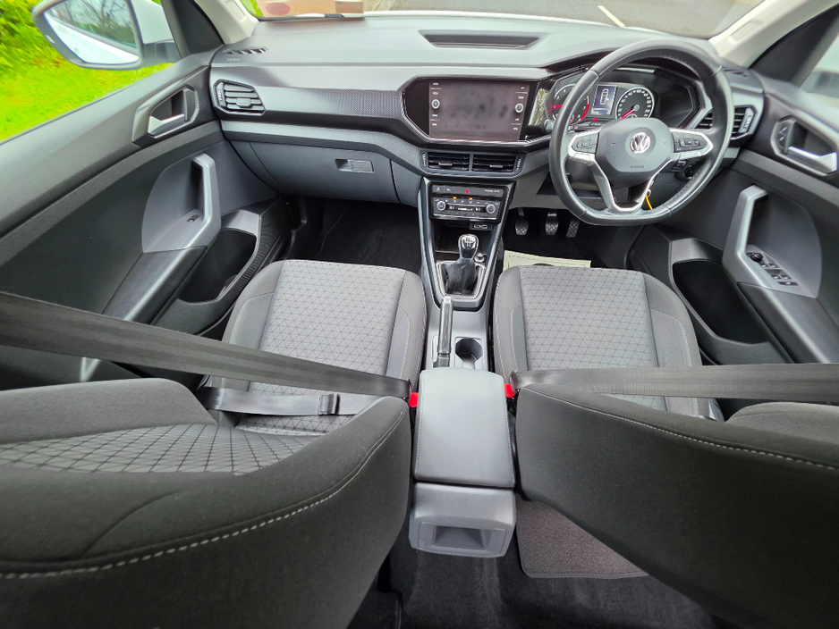 2019 Volkswagen T-Cross - image 10