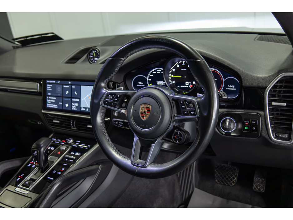 2020 Porsche Cayenne - image 9