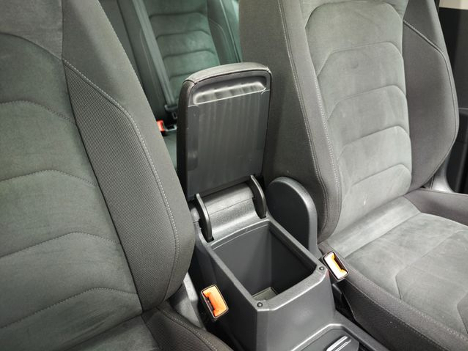 2017 Volkswagen Tiguan - image 30