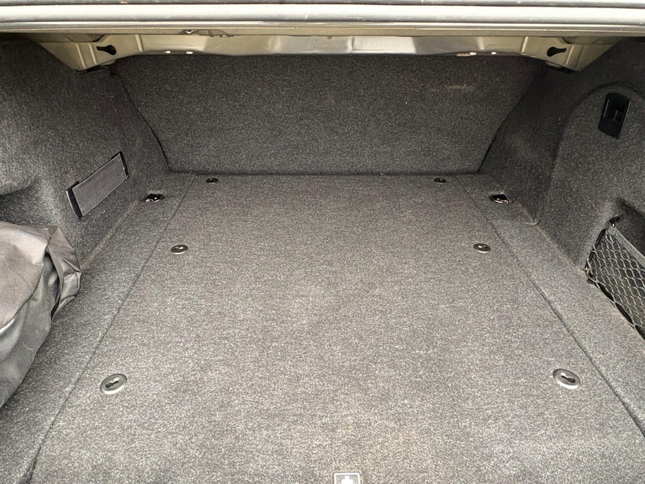 2018 BMW 3 Series - image 4