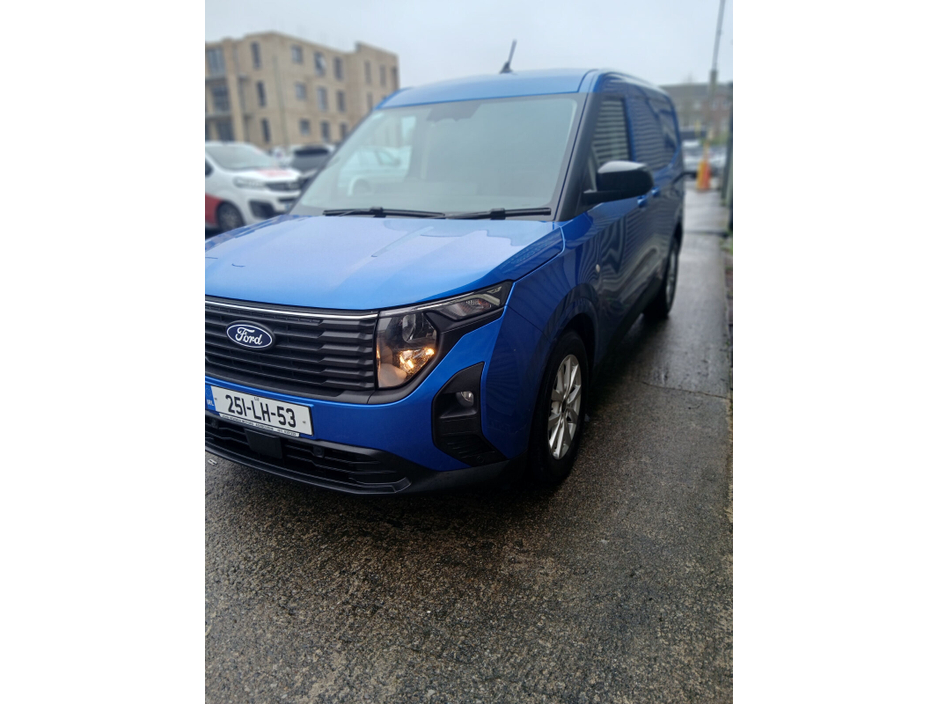 2025 Ford Transit - image 7