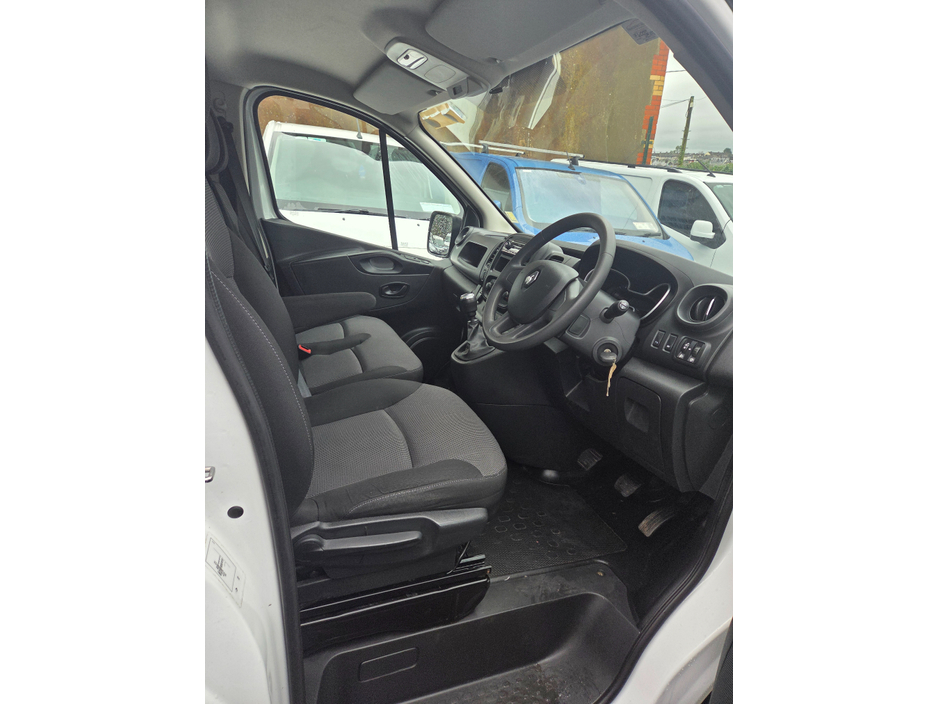 2021 Renault Trafic LL30 ENERGY DCI 120 BUSINESS P €16,300