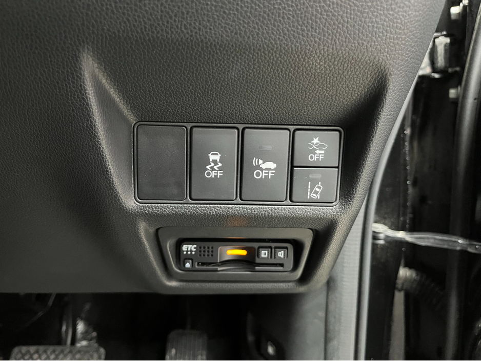 2018 Honda Stepwagon - image 11