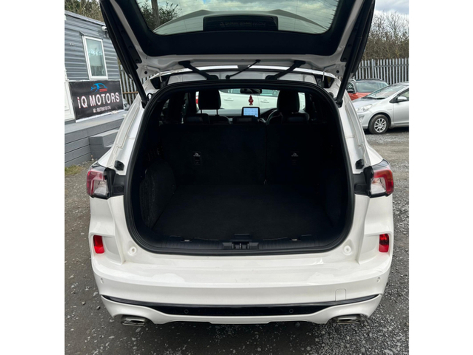 2022 Ford Kuga - image 13