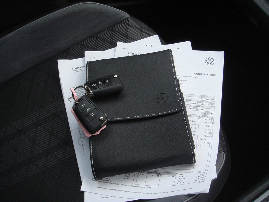 2023 Volkswagen Tiguan - image 11