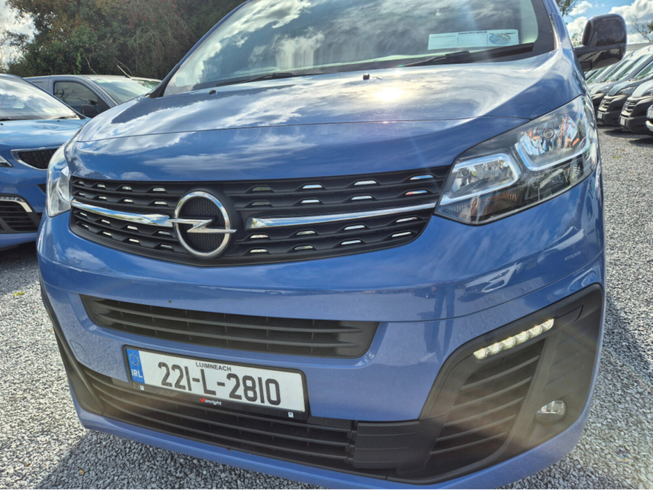 2022 Opel Vivaro - image 3