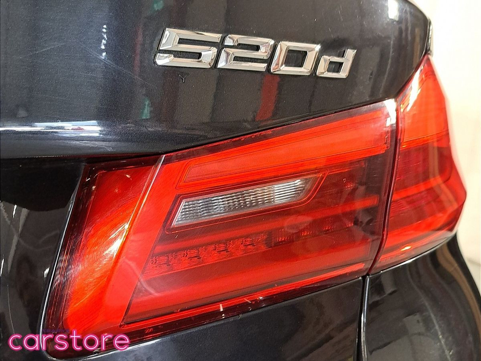 2017 BMW 5 Series - image 19