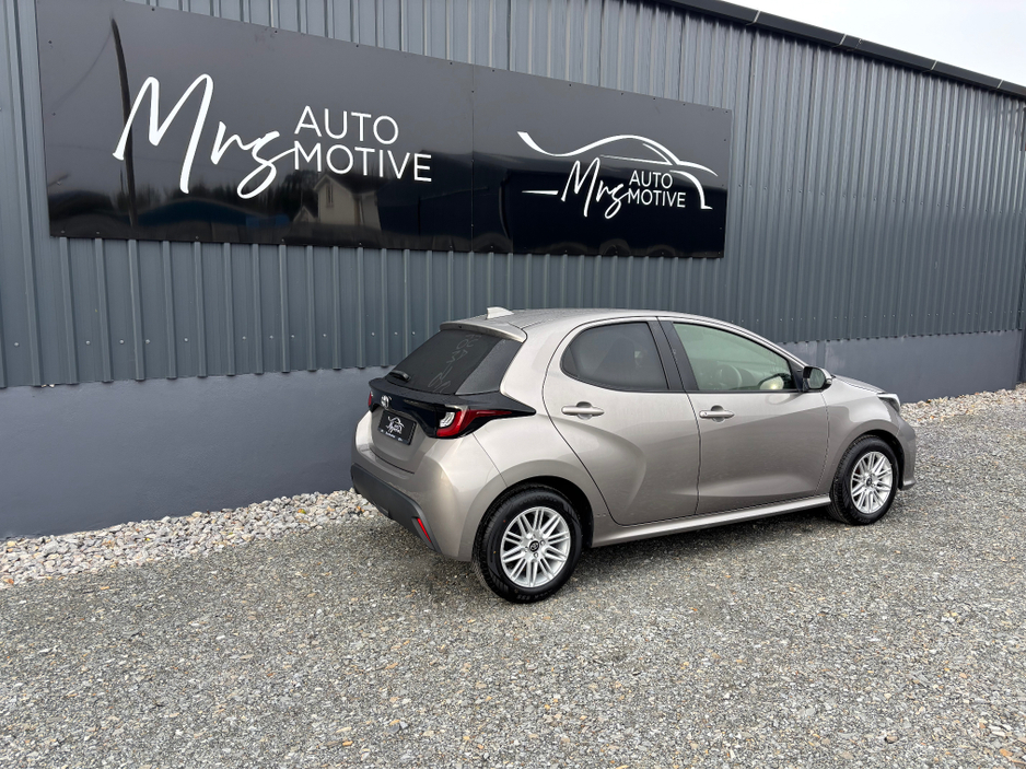 2022 Toyota Yaris - image 3