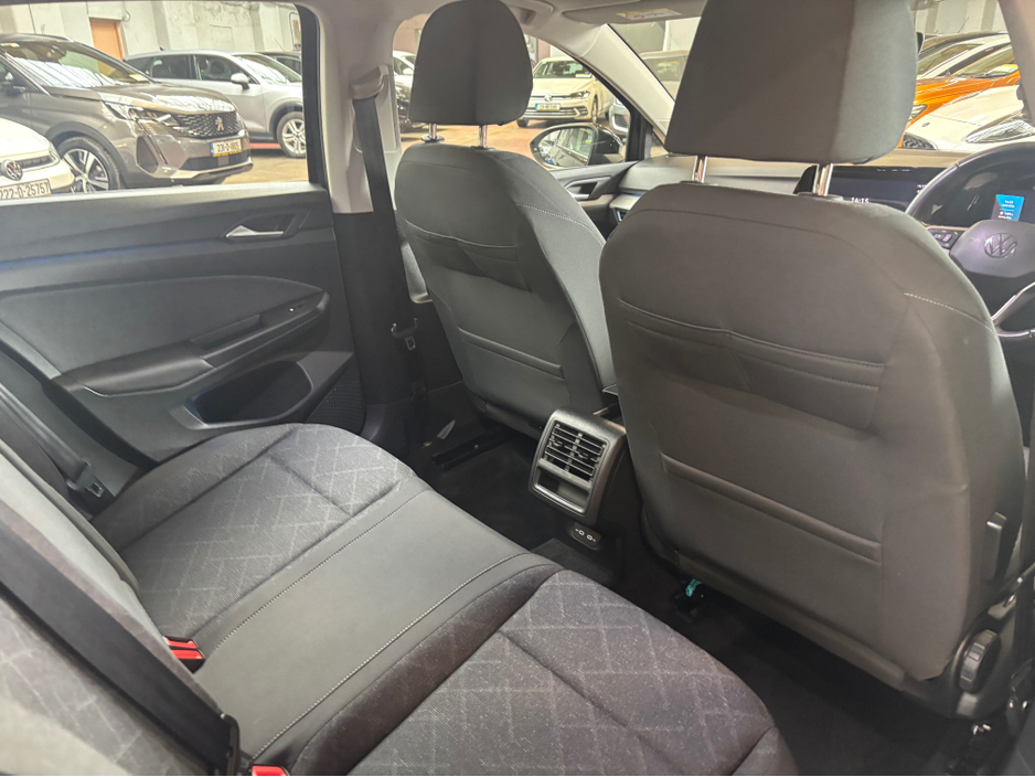 2023 Volkswagen Golf - image 4