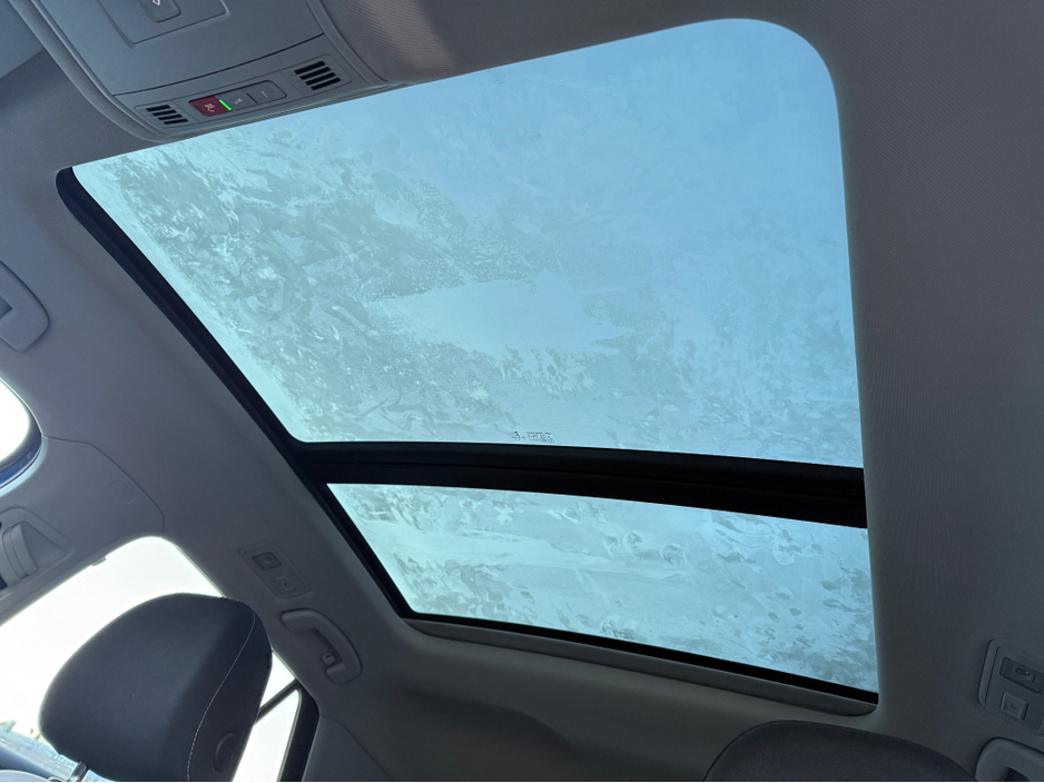 2019 Volkswagen T-Roc - image 9