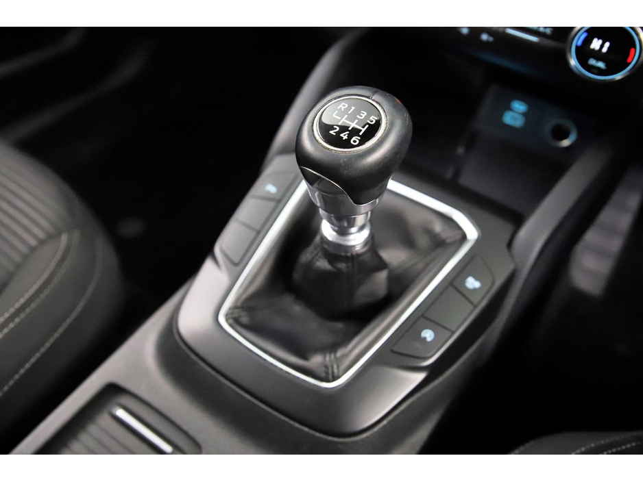 2020 Ford Kuga - image 24