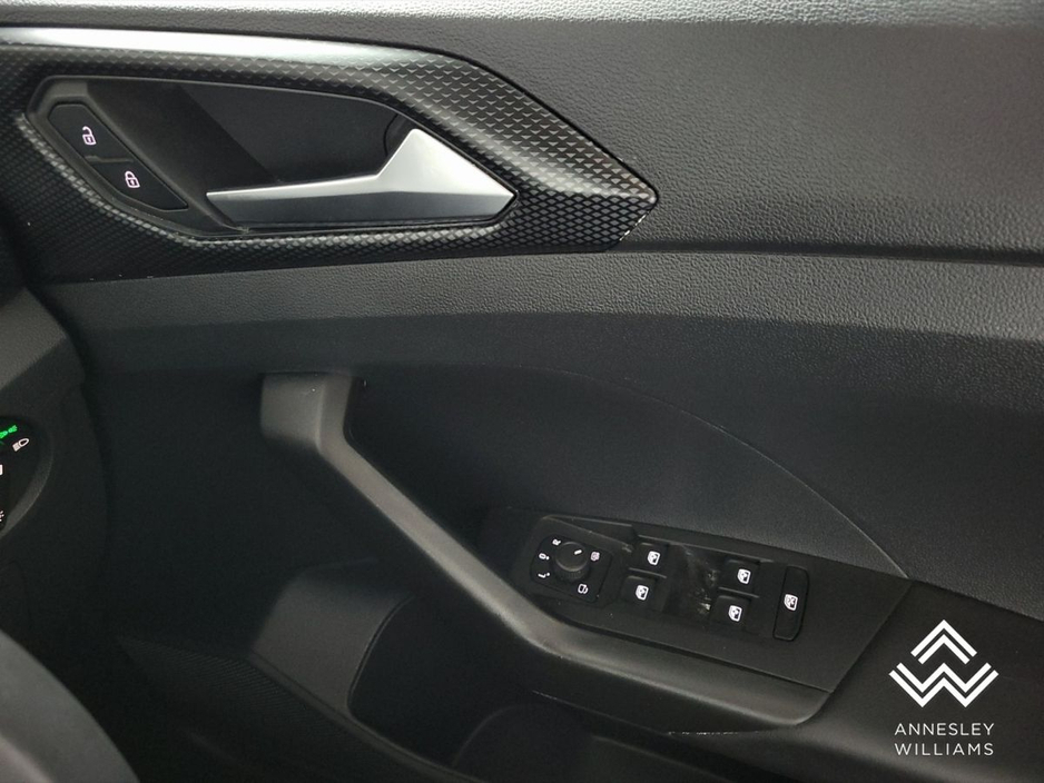 2022 Volkswagen T-Cross - image 22