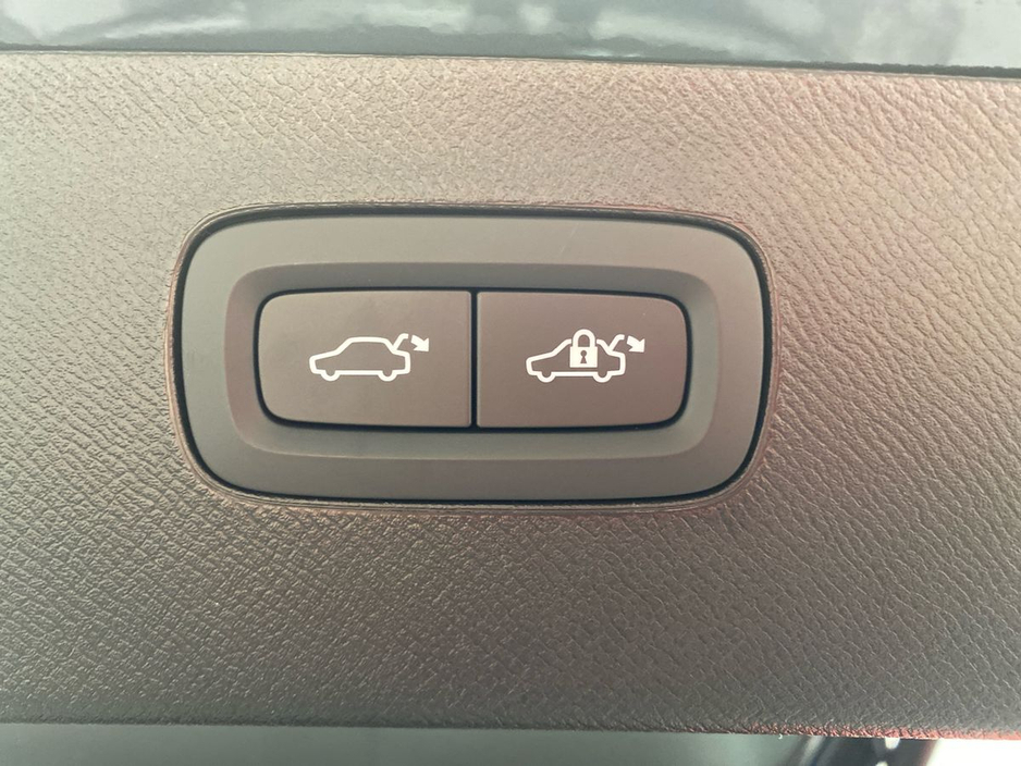 2026 Volvo XC90 - image 25