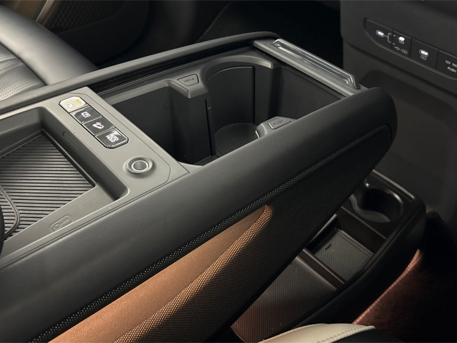 2023 Kia EV9 GT LINE 7 SEATER AWD**PANORAMIC ROOF**HEATED & COOLED LEATHER ELECTRIC SEATS**DRIVER MASSAGE SEAT**DIGITAL DASH**APPLE CAR PLAY MEDIA**REVERSE CAMERA**PARKING SENSORS**360 DEGREE CAMERAS**DRIVE MODES* €63,495