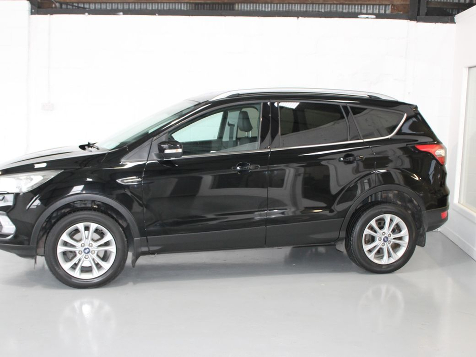 2019 Ford Kuga - image 4