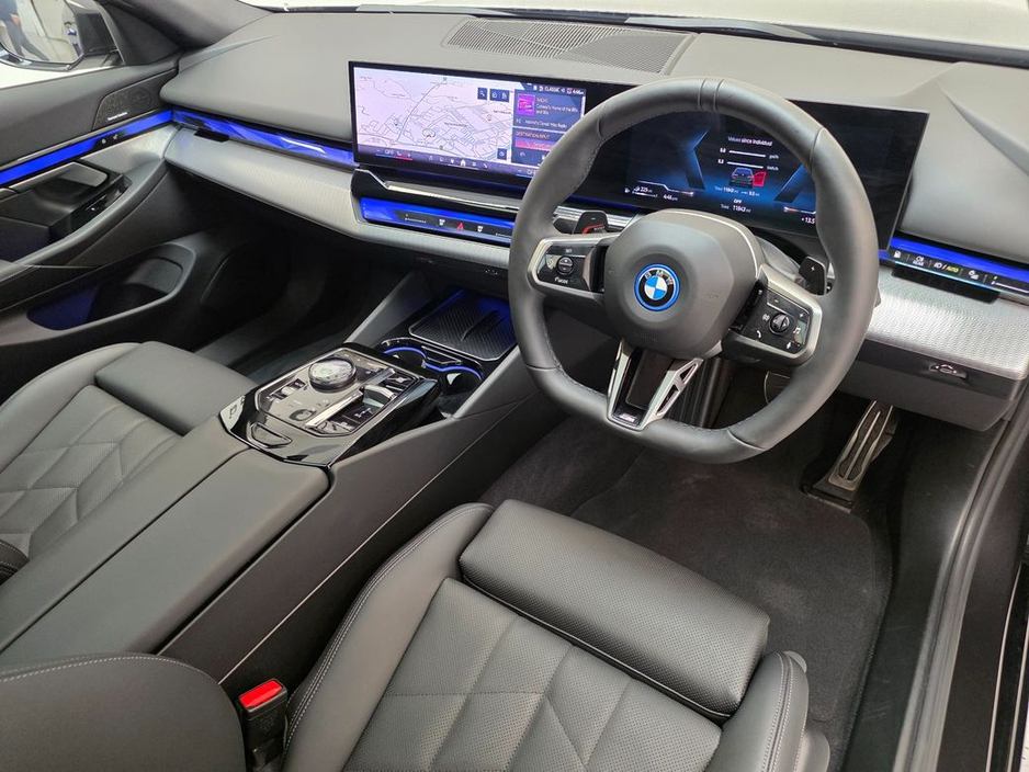 2025 BMW 5 Series - image 11