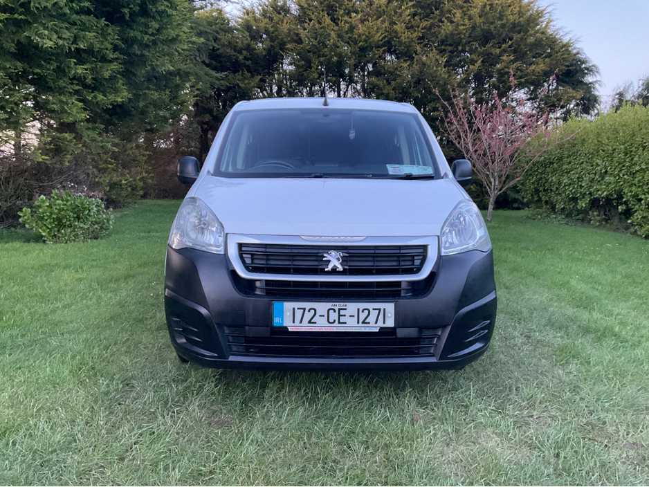2017 Peugeot Partner - image 2