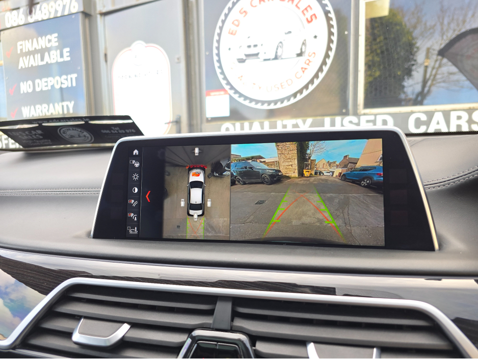 2018 BMW 7 Series - image 32