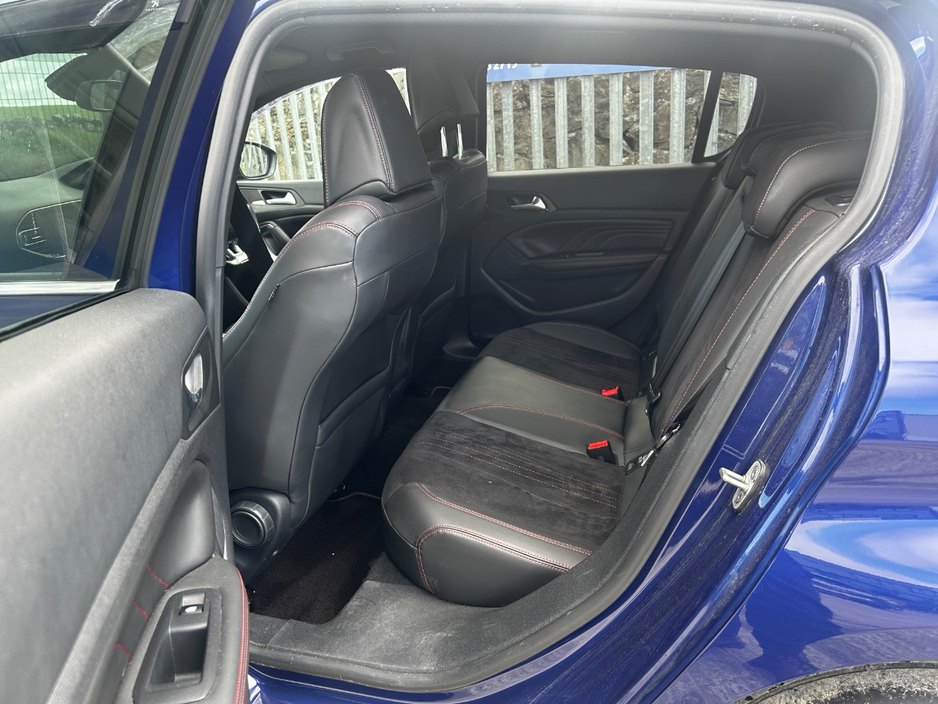 2015 Peugeot 308 - image 10