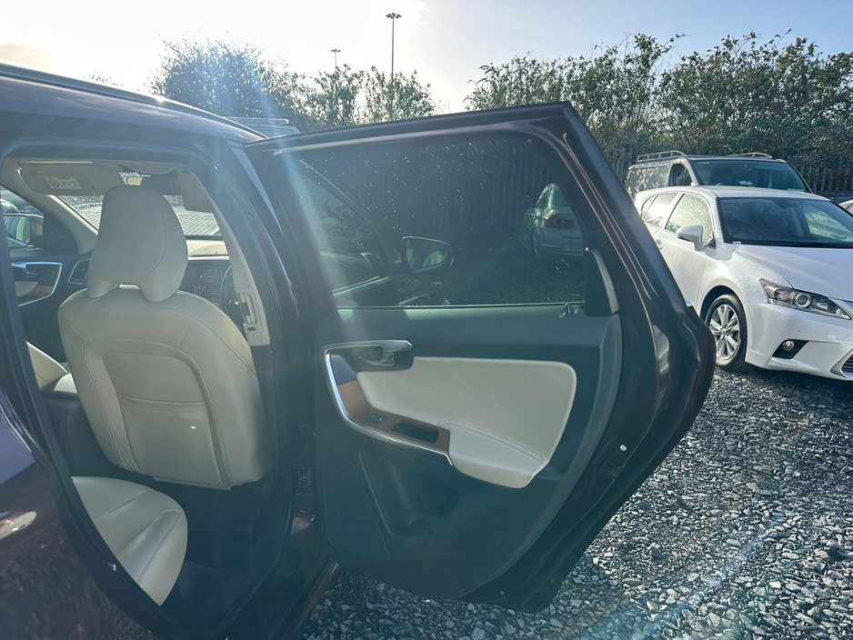 2016 Volvo XC60 - image 13