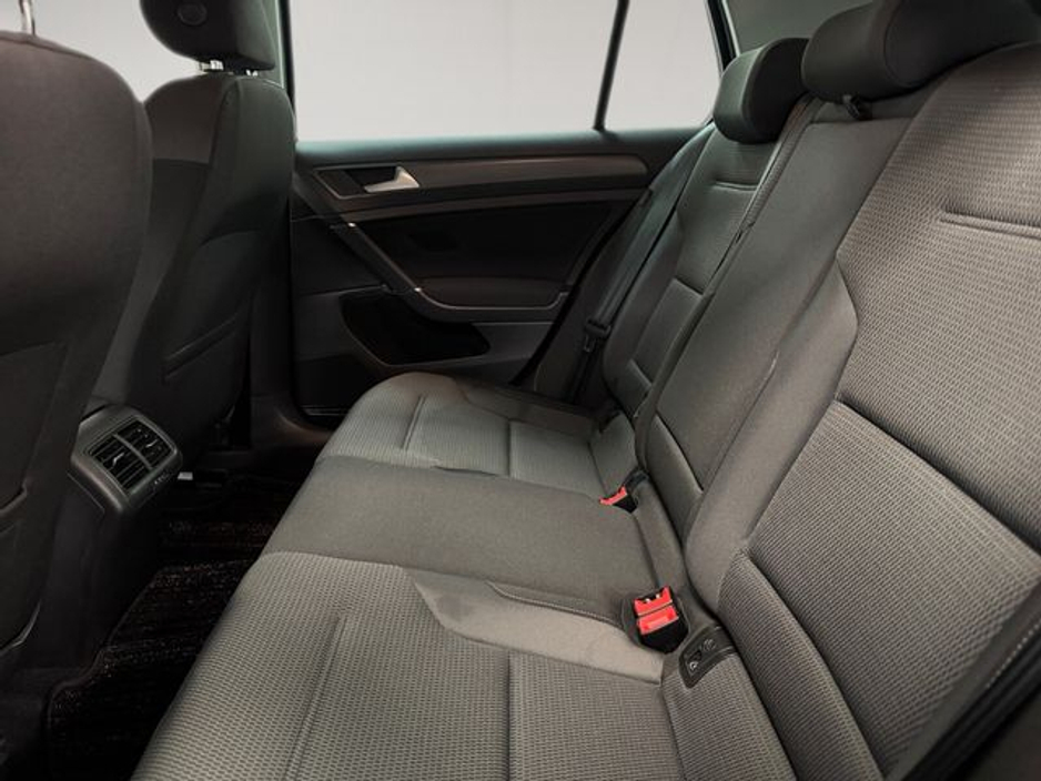 2018 Volkswagen Golf - image 16