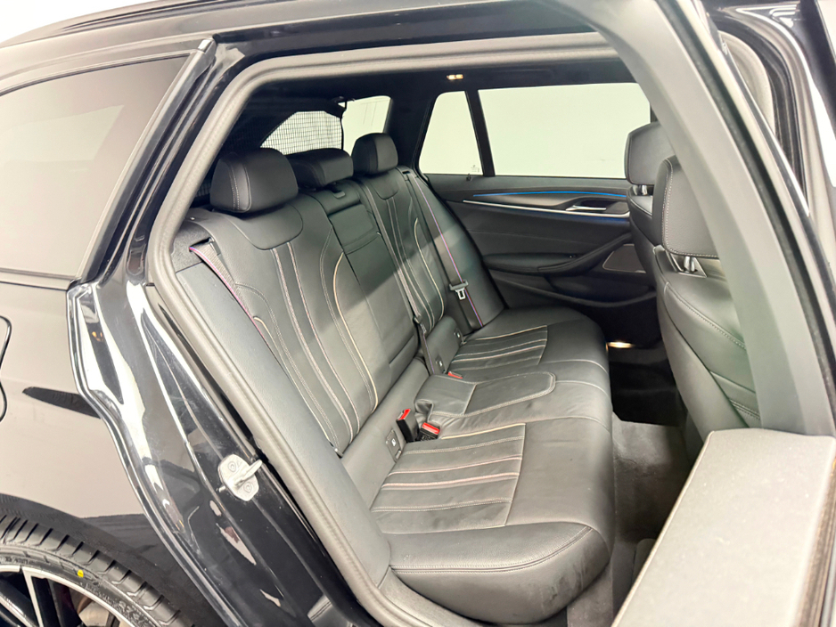 2023 BMW 5 Series - image 14