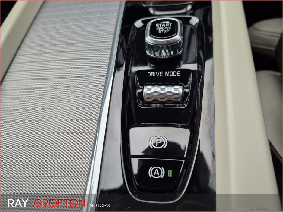2020 Volvo XC60 - image 17
