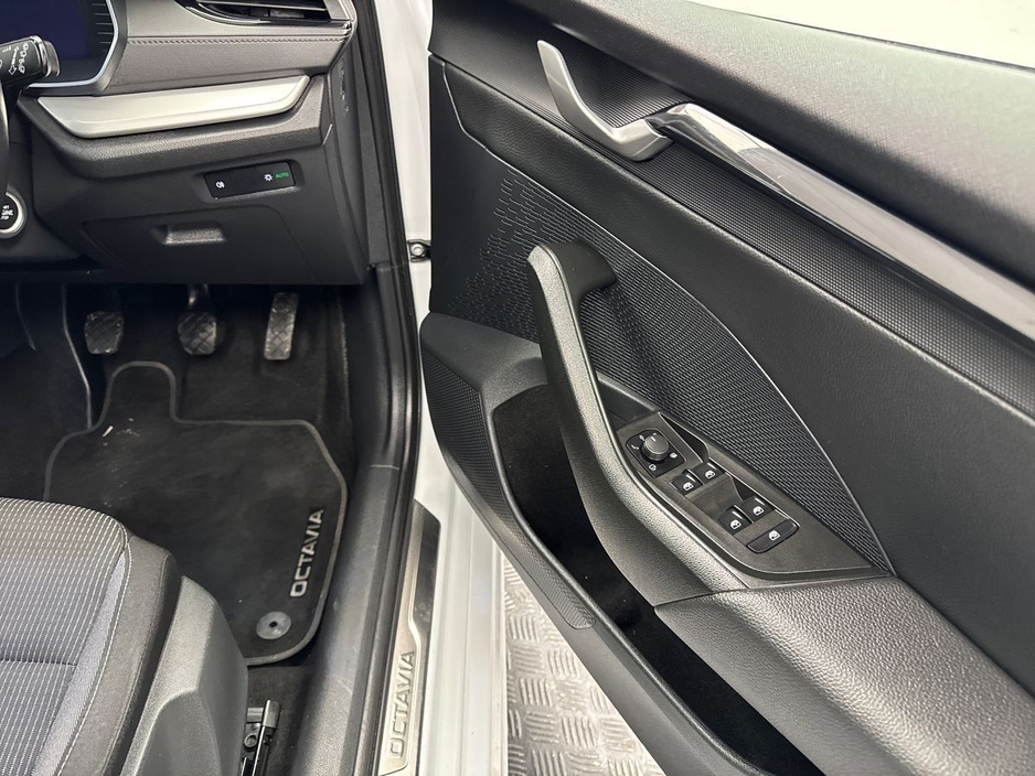 2025 Skoda Octavia - image 11