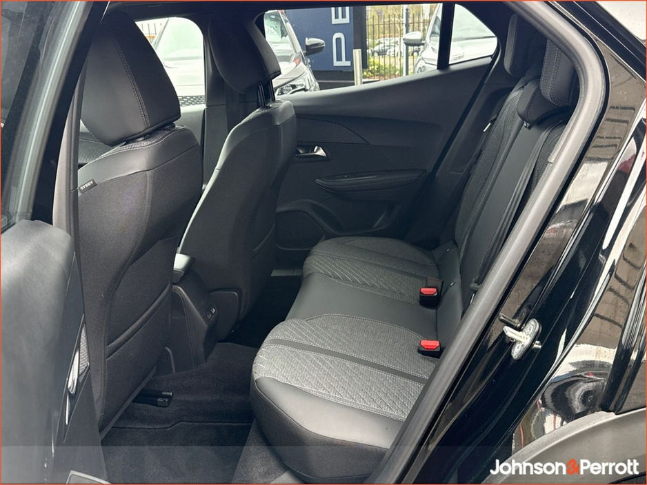 2025 Peugeot 2008 - image 5