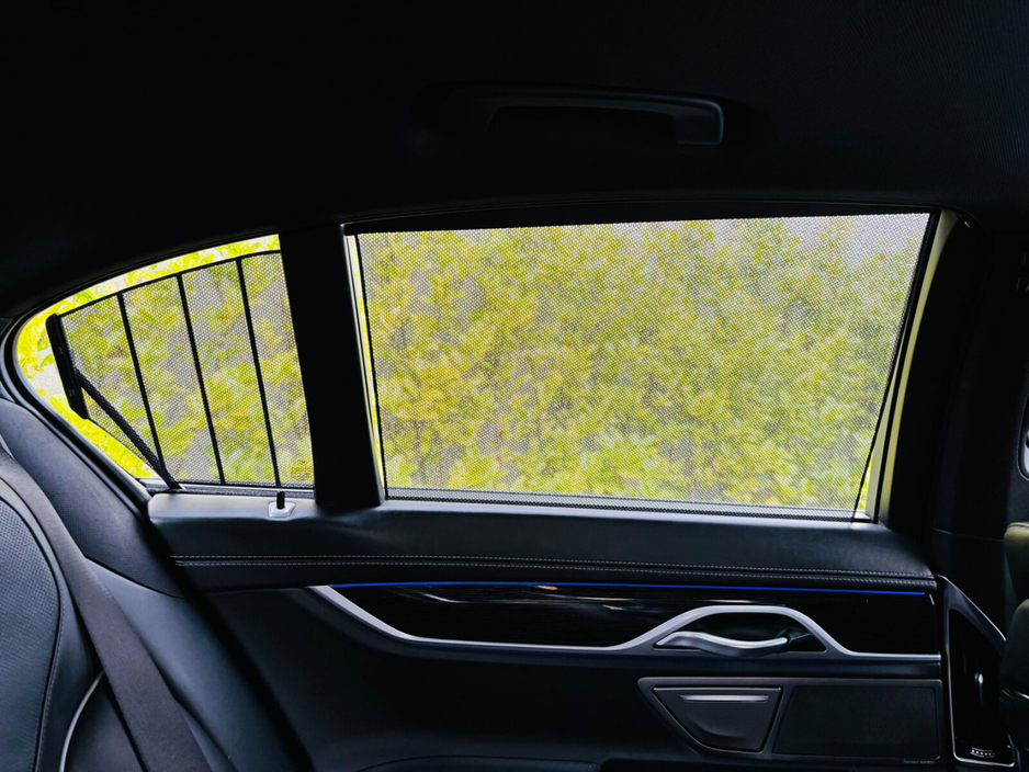 2018 BMW 7 Series - image 9