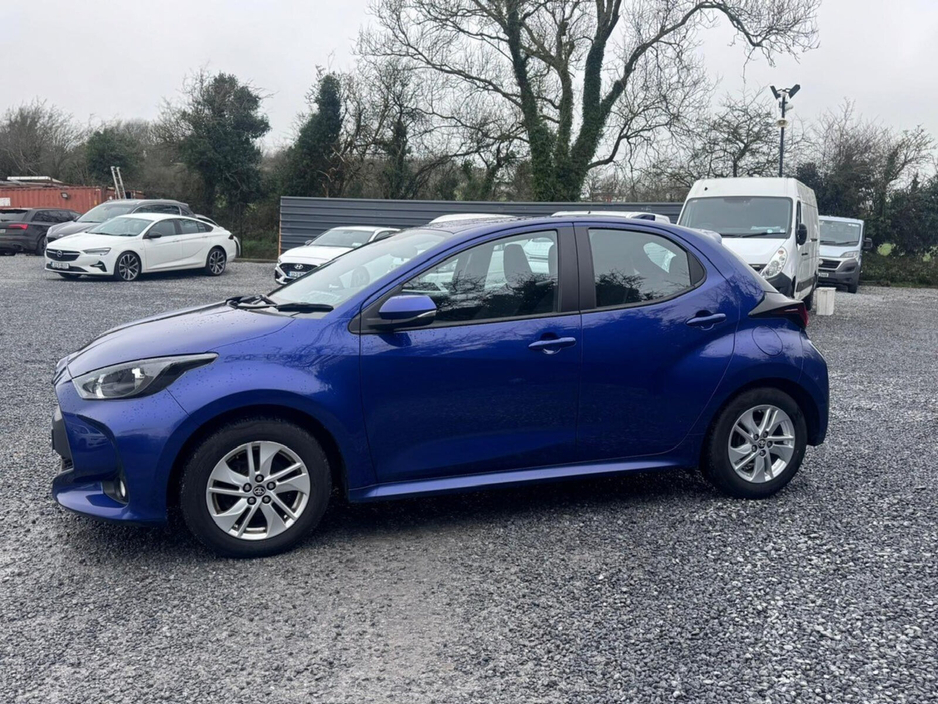 2022 Toyota Yaris - image 4