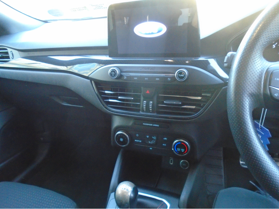 2019 Ford Focus - image 8