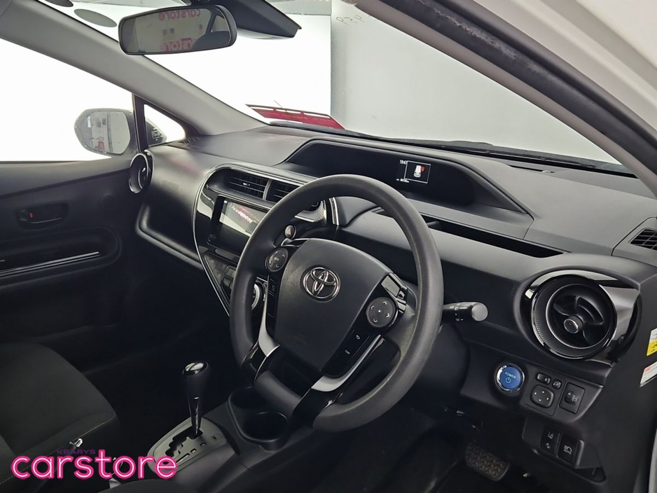 2020 Toyota Aqua - image 9