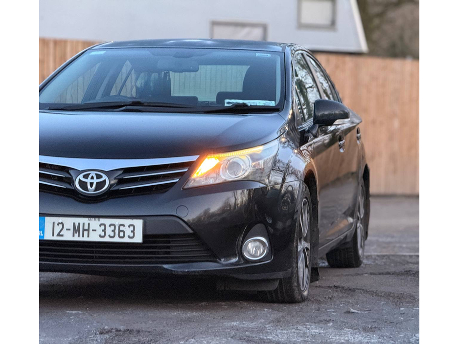 2012 Toyota Avensis - image 5