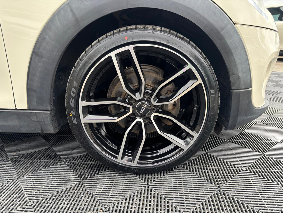 2016 MINI Cooper - image 3